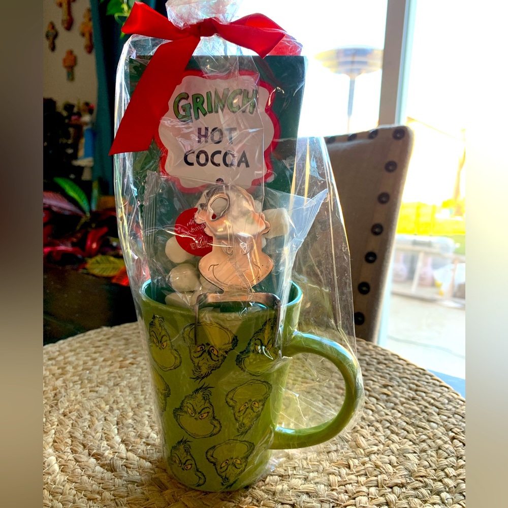 Dr Suess The Grinch Hot Cocoa Mug Set